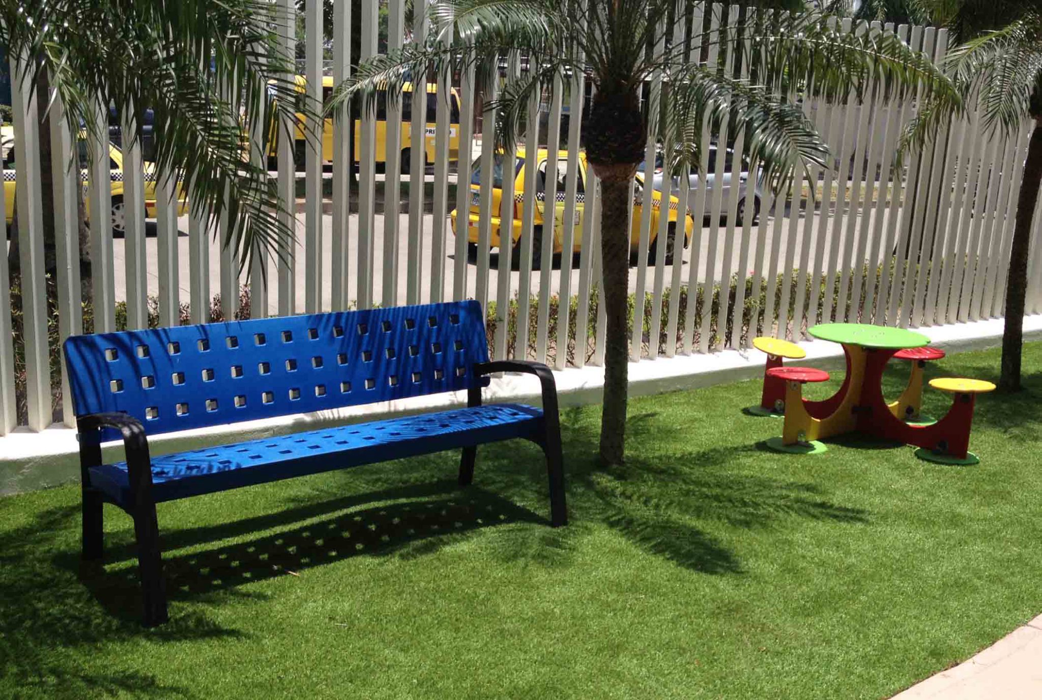 Bancos urbanos parque infantil