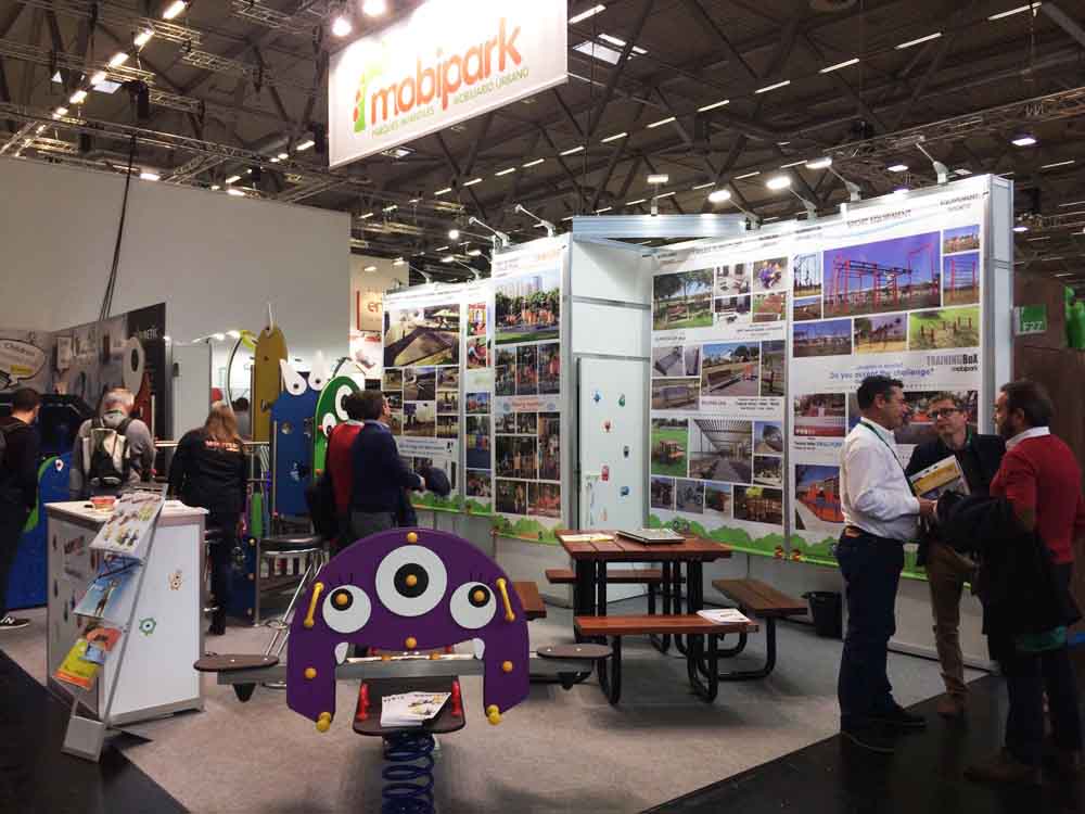 14 11 17 feria fsb colonia monsters2